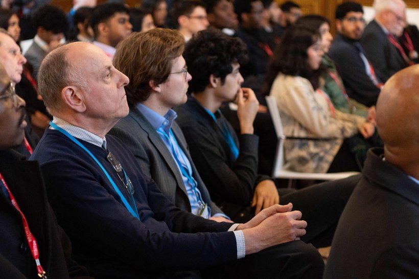 وزارة الخارجية والكومنولث البريطانية تستضيف معالي الأمين العام رئيس هيئة علماء المسلمين فضيلة الشيخ د.⁧‫محمد العيسى‬⁩ في نقاشات موسَّعة، بحضور عدد من السفراء وطلاب الأكاديمية الدبلوماسية