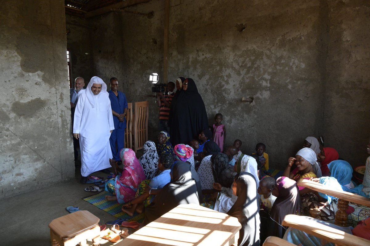 معالي الشيخ د.محمد العيسى يَطّلع صباح اليوم على “التقرير” و”التقييم” الدوري لأعمال الرعاية الشاملة للأيتام والأرامل التي تضطلع بها الرابطة “حول العالم” بالتنسيق المباشر مع حكومة كل دولة، حيث حققت نمواً كبيراً في برامجها خلال الأربعة الأشهر الماضية.