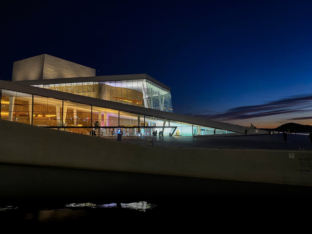 منح د. العيسى جائزة "باني الجسور" بالاشتراك مع مجلس الكنائس العالمي بجنيف والحاخام الأكبر ملكير 