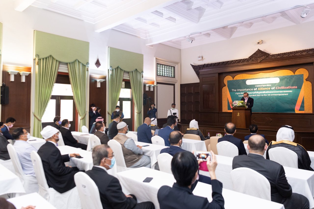 Mohammad Alissa a tenu une conférence dans la prestigieuse université royale de Thaïlande sur «L’alliance des civilisations»;
