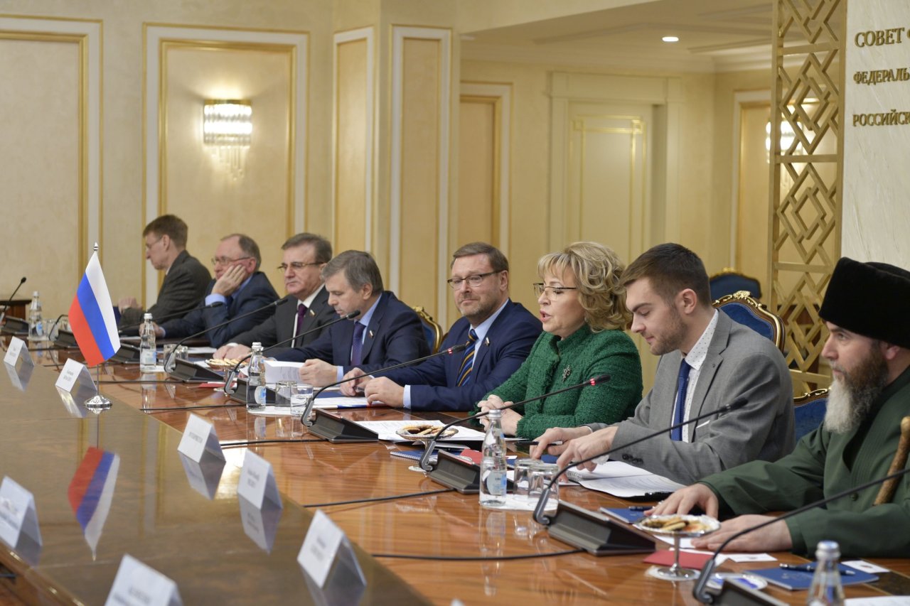 جانب من اجتماع د.العيسى بالسيدة ما تفيينكو في مجلس الشيوخ الروسي