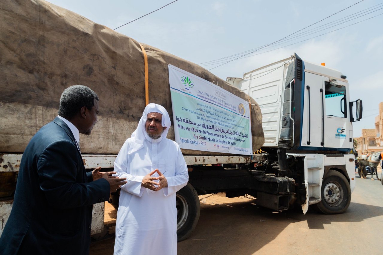 ضمن برامج ⁧رابطة العالم الإسلامي⁩، الإنسانية في إفريقيا، دشن معالي الشيخ د. محمد العيسى⁩ إغاثة عاجلة في ضواحي ⁧داكار