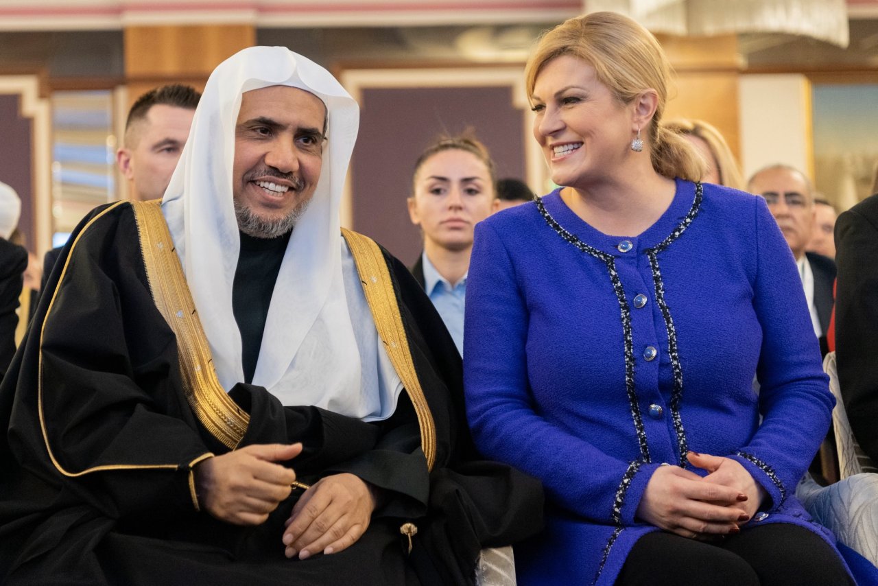 Le SG de la ligue islamique mondiale, Mohammad Alissa et la Présidente de la République de Croatie  à Kolinda GK , ont inauguré la  « conférence sur la fraternité humaine - des bases pour la paix et la sécurité  » à Zagreb.