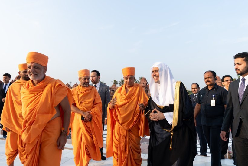 Yang Mulia Sekretaris Jenderal LMD, Ketua Asosiasi Ulama Muslim, Syekh Dr.Mohammad Al-issa mengunjungi para pemimpin Hindu di kantor pusat mereka di India, di mana mereka membahas beberapa topik yang menjadi kepentingan bersama.