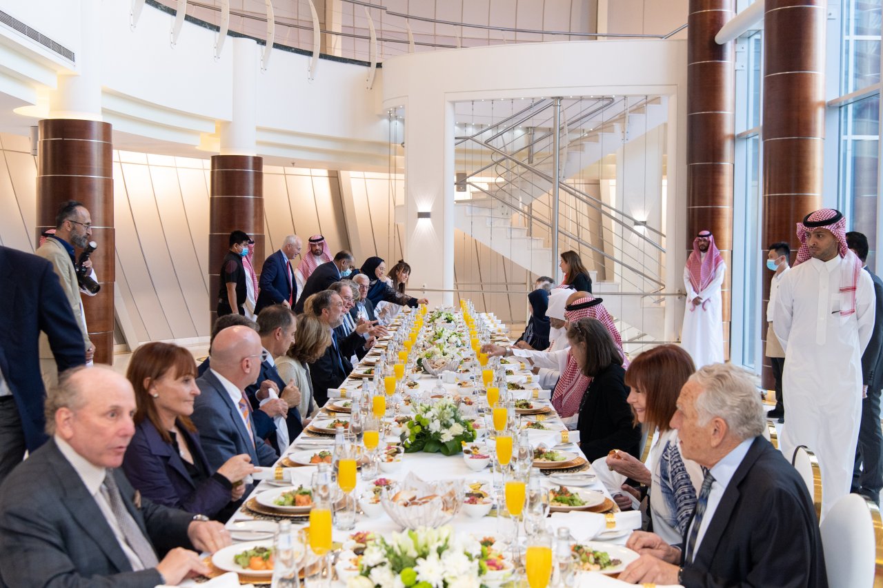 His Excellency Sheikh Dr. Mohammed Al-Issa Meets Washington Institute Executive Director and Senior Staff