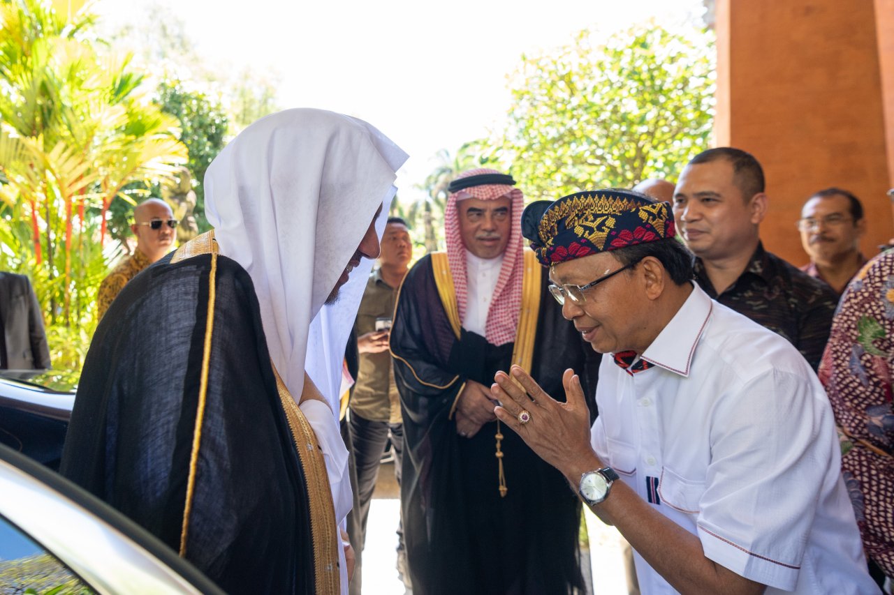His Excellency Sheikh Dr. Mohammed Al-Issa arrives in Bali to chair the R20 Summit