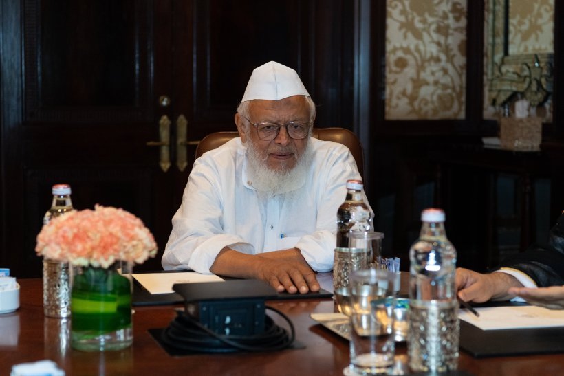 Yang Mulia Sekretaris Jenderal LMD, Ketua Asosiasi Ulama Muslim, Syekh Dr.Mohammad Al-issa bertemu dengan Yang Mulia Presiden Jamiat Ulama India, Syekh Arshad Madani, dan delegasi pendampingnya, di ibu kota India, New Delhi.