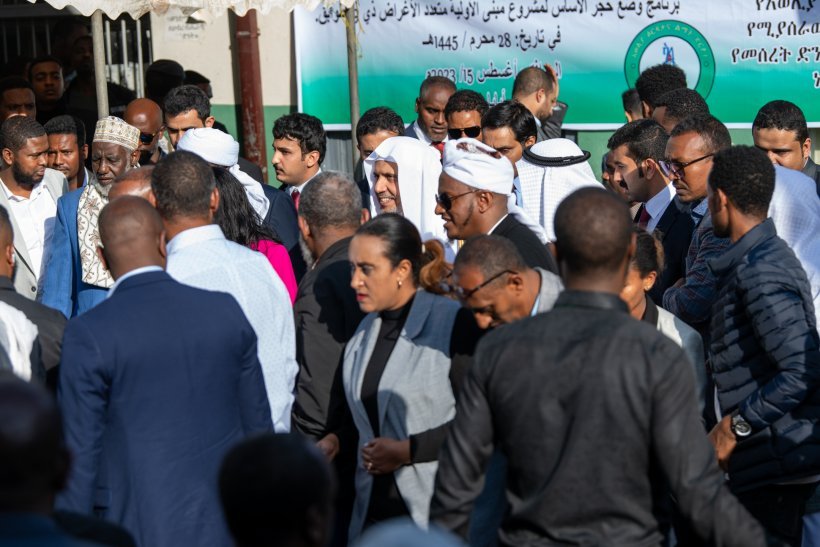 معالي الأمين العام، رئيس هيئة علماء المسلمين، فضيلة الشيخ د.⁧‫محمد العيسى‬⁩، يدشِّن وقفَ أكاديمية الأولية في العاصمة الإثيوبية أديس أبابا، بحضور سماحة رئيس المجلس الإسلامي الأعلى، وسماحة المفتي، ومعالي عمدة أديس أبابا