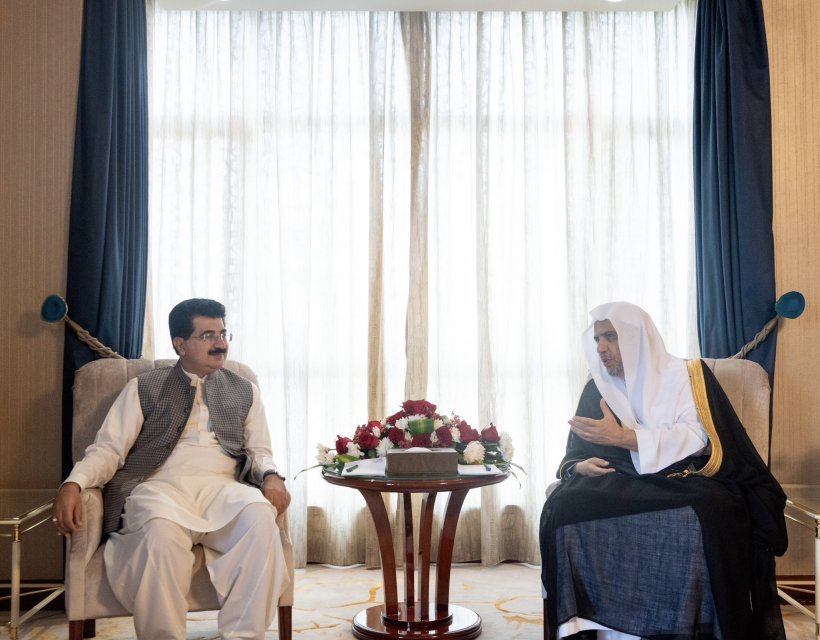 سیکرٹری جنرل،چیئرمین مسلم علماء کونسل شیخ ڈاکٹر محمد العيسى نے پاکستانی سینٹ کے چیئرمین جناب صادق سنجرانی کا استقبال کیا