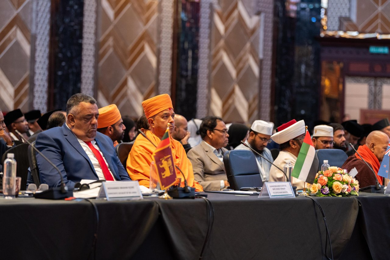 يُشارِك في المؤتمر نحو ٢٠٠٠ شخصيةٍ دوليةٍ مِن كبار القادة الدينيين والمفكرين، من ٥٧ دولةً، ويهدِف إلى التَّأكيد على أهمية الدِّين في تعزيز السَّلام العالمي، وترسيخ التضامن بين الشعوب، وإطلاق عددٍ من المبادرات المهمة.