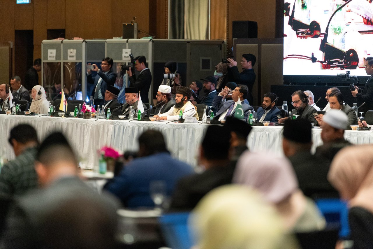 يمثّل "مجلسُ علماء آسْيان" منصّةً لجمع كلمة العلماء تجاه قضاياهم الكبرى، يتمُّ فيها تداوُل الأفكار وتوحيد الرؤى، للتوصُّل إلى حلولٍ للمشكلات المُشترَكة في دُوَلِ جنوب شرق آسيا