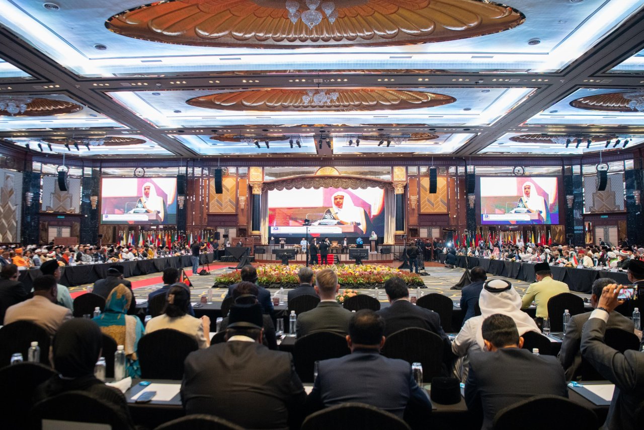 شكَّلتْ "وثيقة مكة المكرمة" محوراً مهماً في مناقشات المؤتمر بوصفها وثيقةً إسلامية إنسانية رحّب بها أتباع الأديان حول العالم