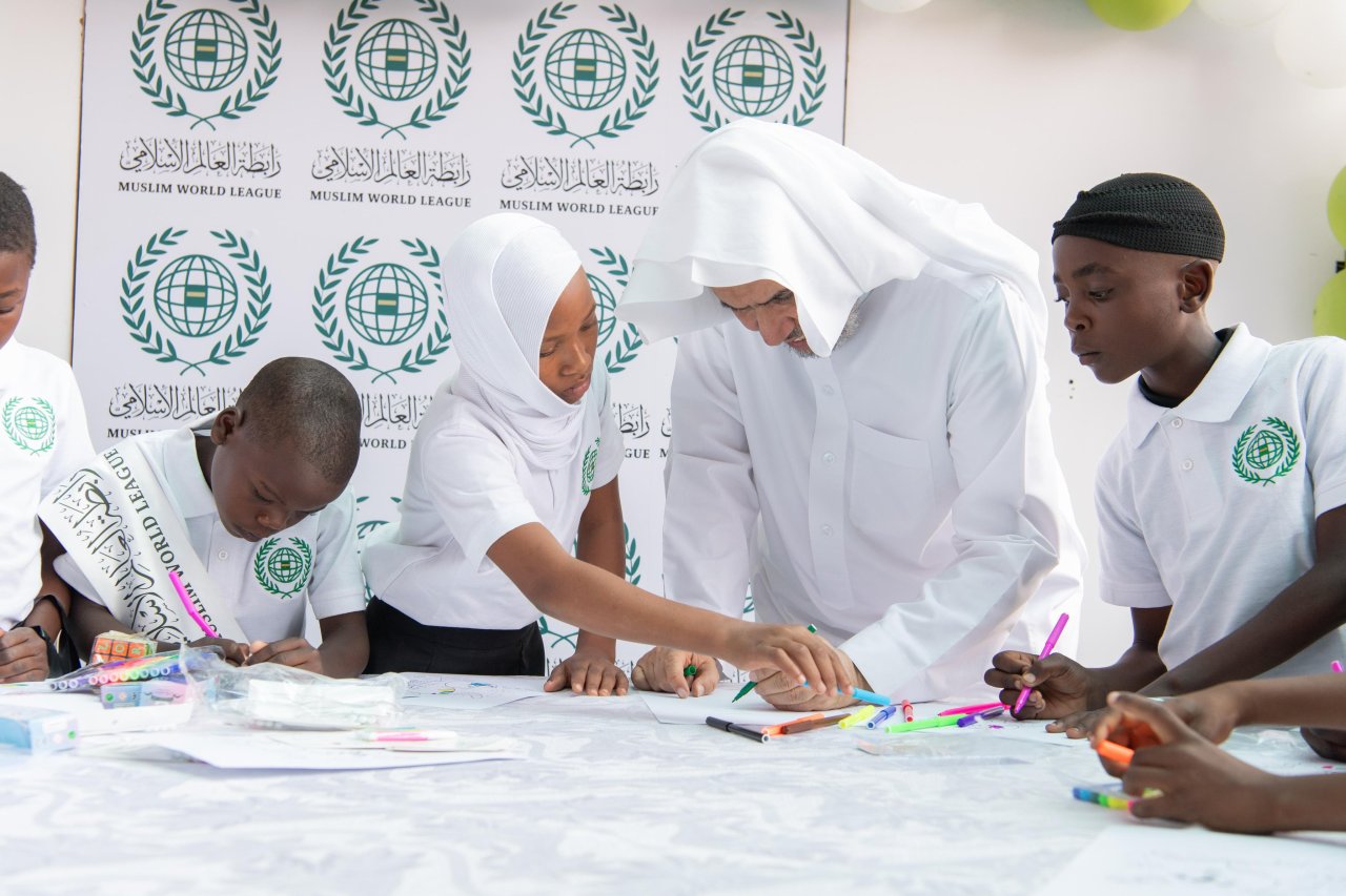 En homenaje a los 6000 huérfanos atendidos por la Liga, la Liga del Mundo Islámico celebró sus programas para huérfanos en la República de Malawi