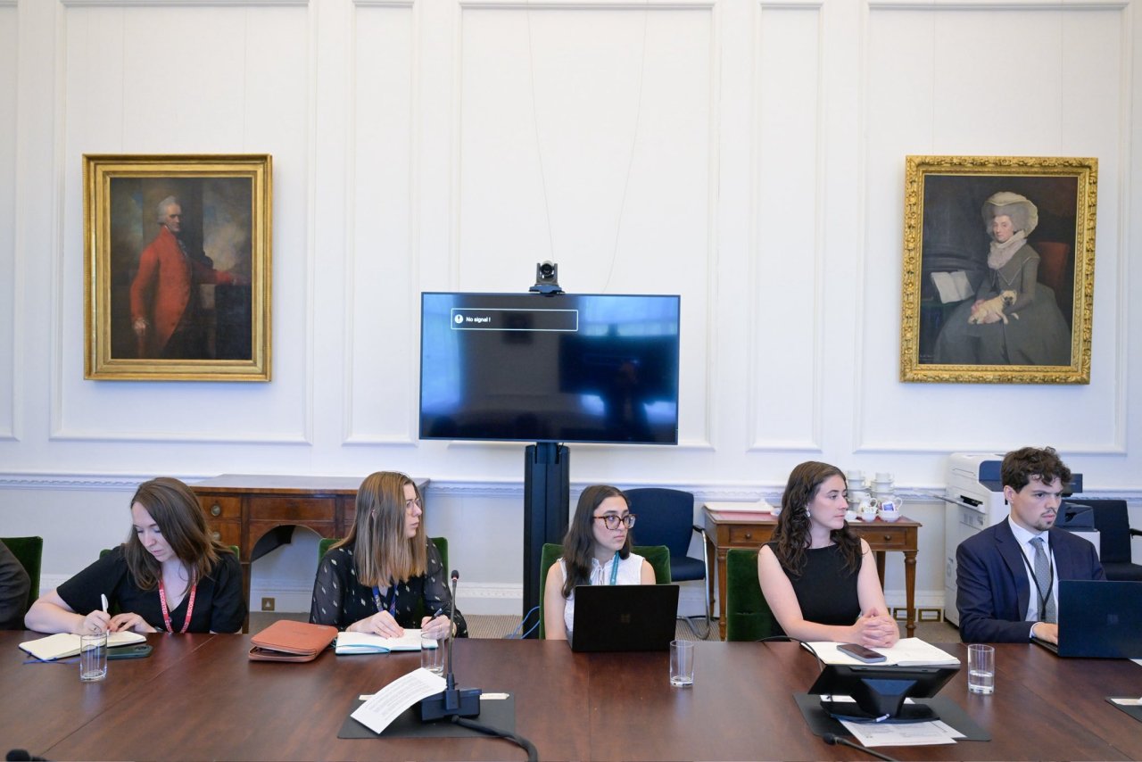 La viceprimera ministra del Reino Unido, la Sra. Angela Rayner, se reunió con el Sheij Mohammed Al-Issa