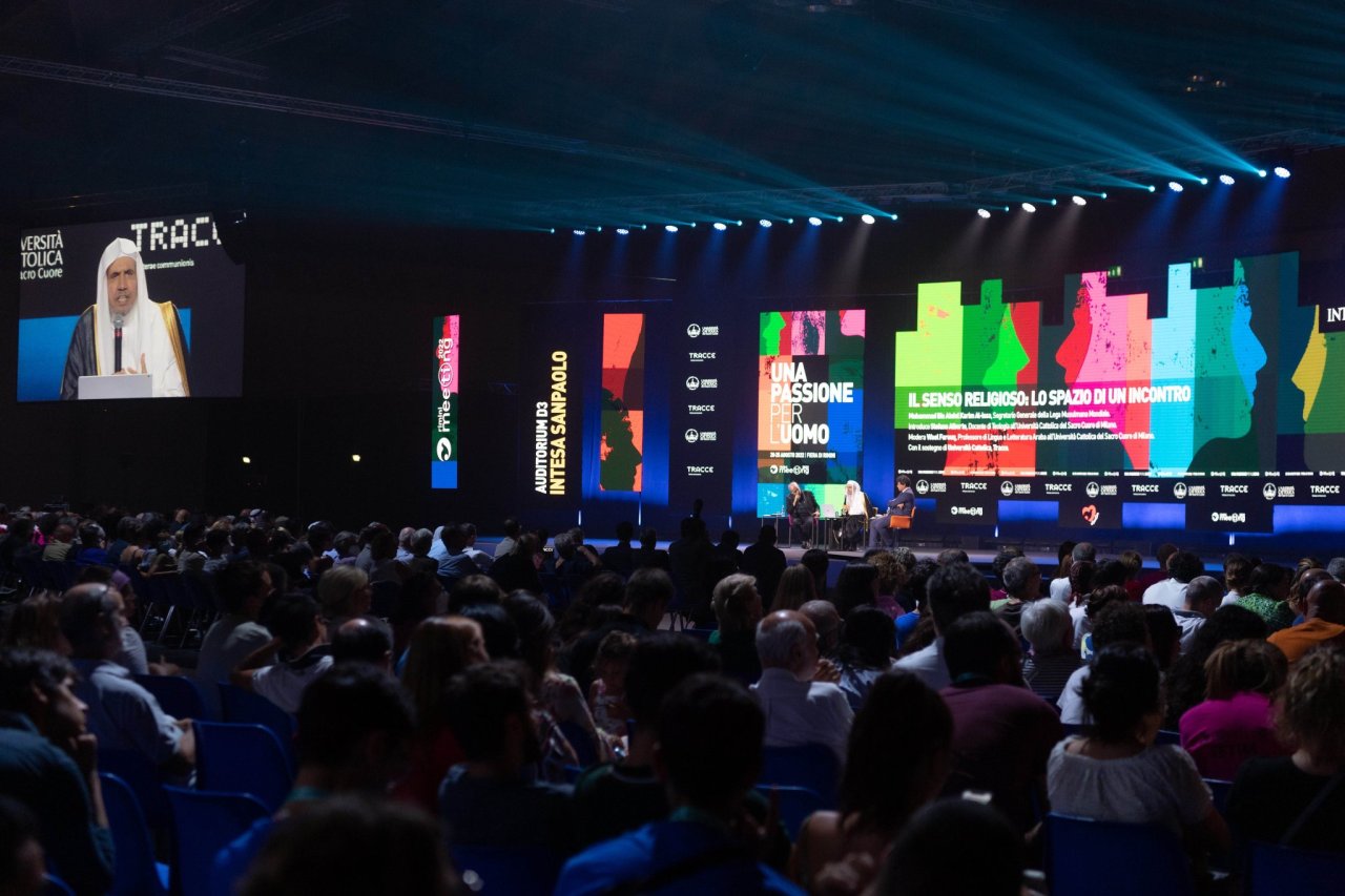 ‏الإسلاموفوبيا ليست تهديدًا للمسلمين فحسب، بل خطرٌ يُهدِّد الإنسانية جمعاء، ويزرع الفرقة بين الأمم والمجتمعات. ‏وتُواصل رابطة العالم الإسلامي التصدِّي لها عبر حزمة من المبادرات الدولية الشاملة، في أبرز منصات التأثير الأممية والأكاديمية والإعلامية.