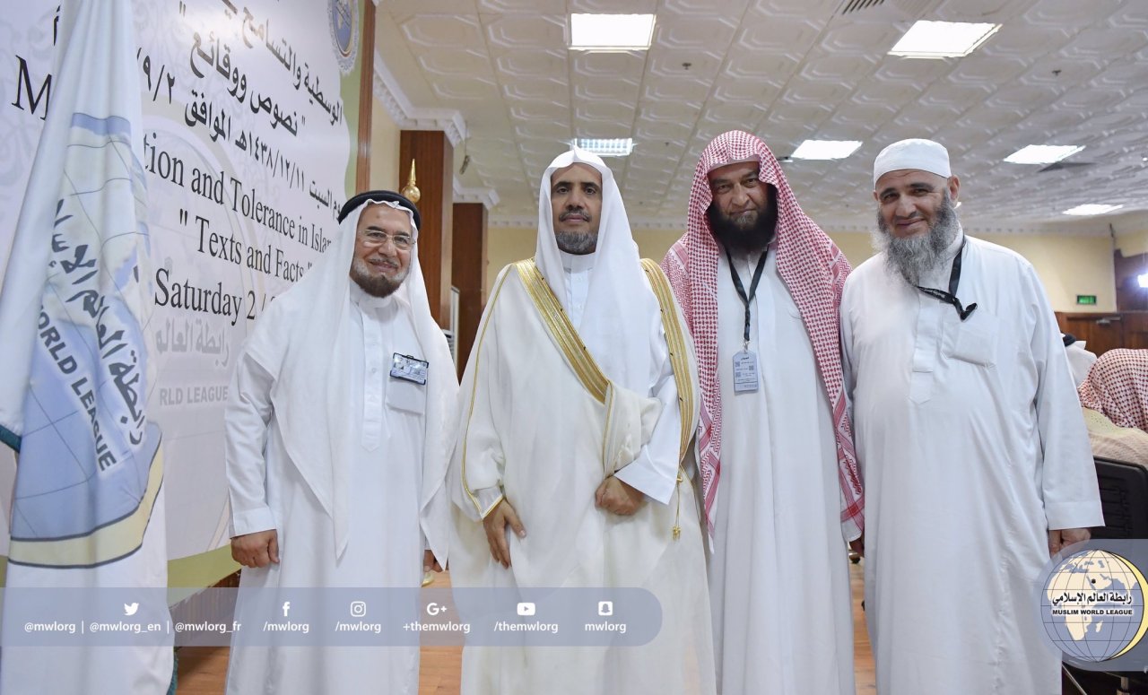 ‏كوكبةٌ من الحضور العلمائي الكبير لملتقى مؤتمر الرابطة في حج هذا العام بمشعر منىٰ الطاهر، مستعرضاً قيم الوسطية والتسامح في الإسلام