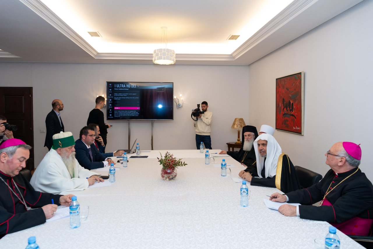 د. العيسى يتقلّد أرفع أوسمة ألبانيا من يد رئيس الجمهورية