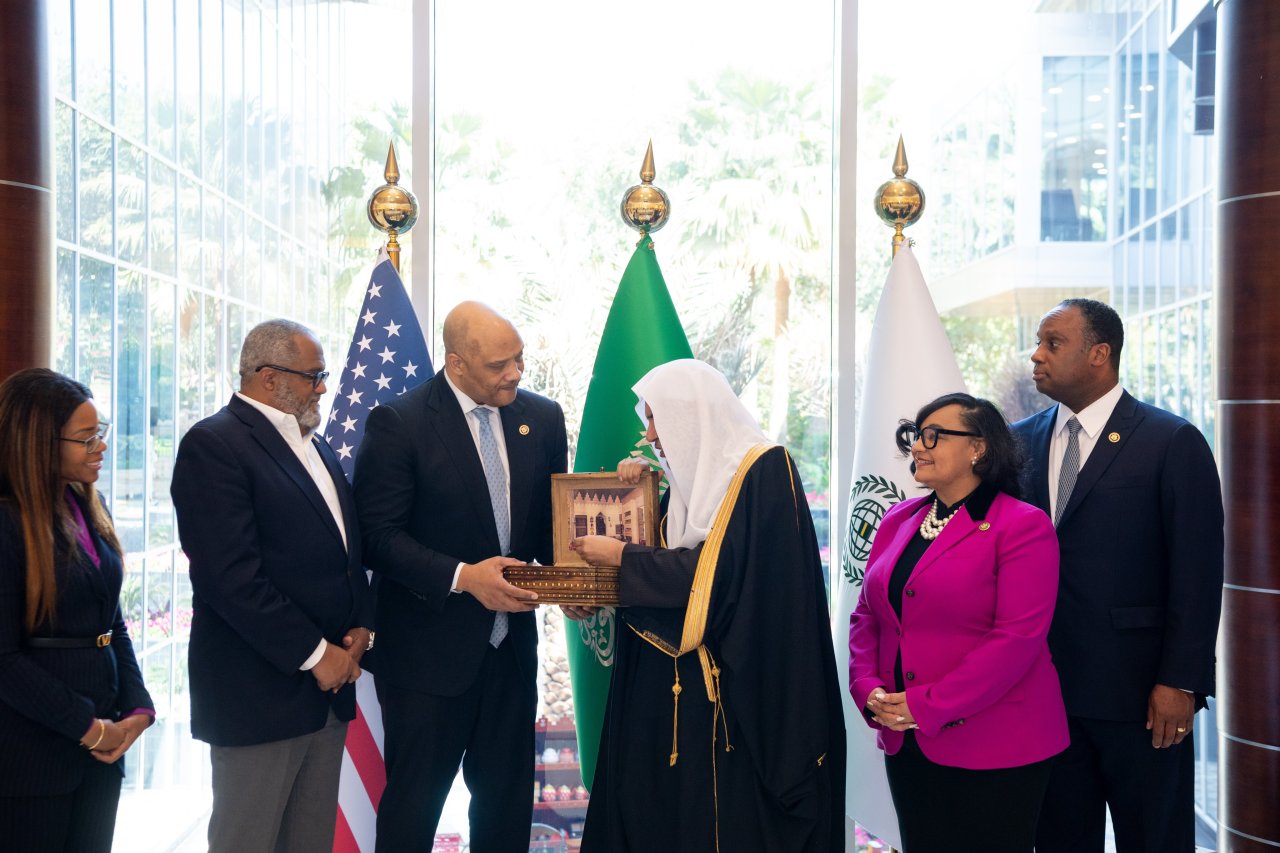 Le Secrétaire général, président de l'Organisation des savants musulmans, cheikh Mohammed Al-Issa a reçu à Riyad, une délégation de membres démocrates de la Chambre des représentants des États-Unis.