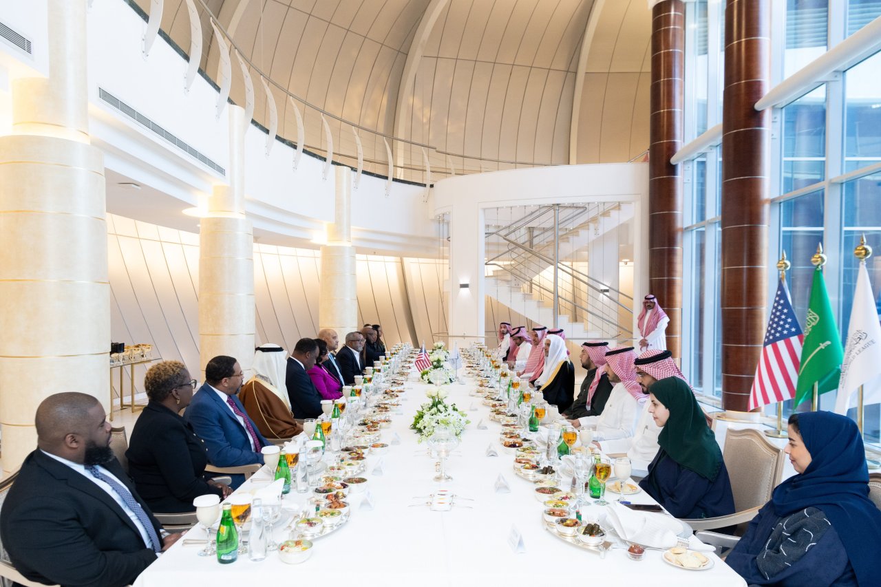 Le Secrétaire général, président de l'Organisation des savants musulmans, cheikh Mohammed Al-Issa a reçu à Riyad, une délégation de membres démocrates de la Chambre des représentants des États-Unis.