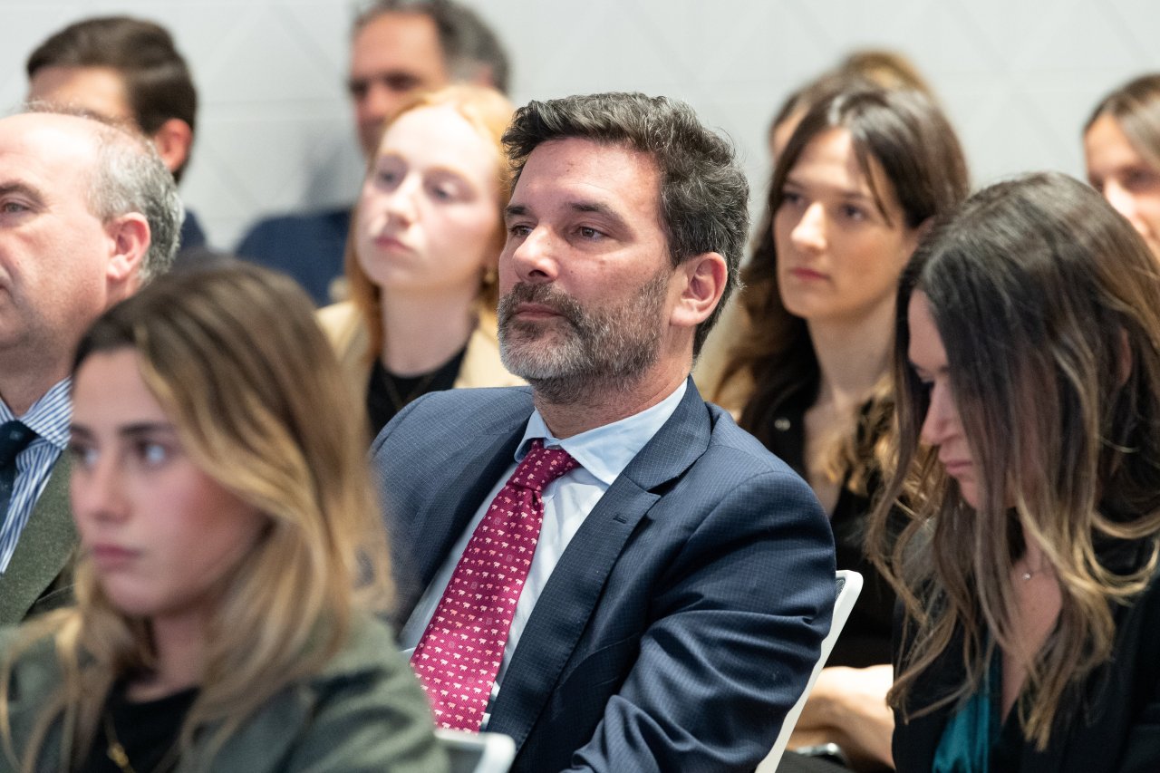 ‏استضافت الجمعية الدولية للحقوقيين بمدريد معالي الأمين العام، الشيخ د.⁧‫محمد العيسى‬⁩، لإلقاء محاضرة، بعنوان "الأديان من أجل السلام".