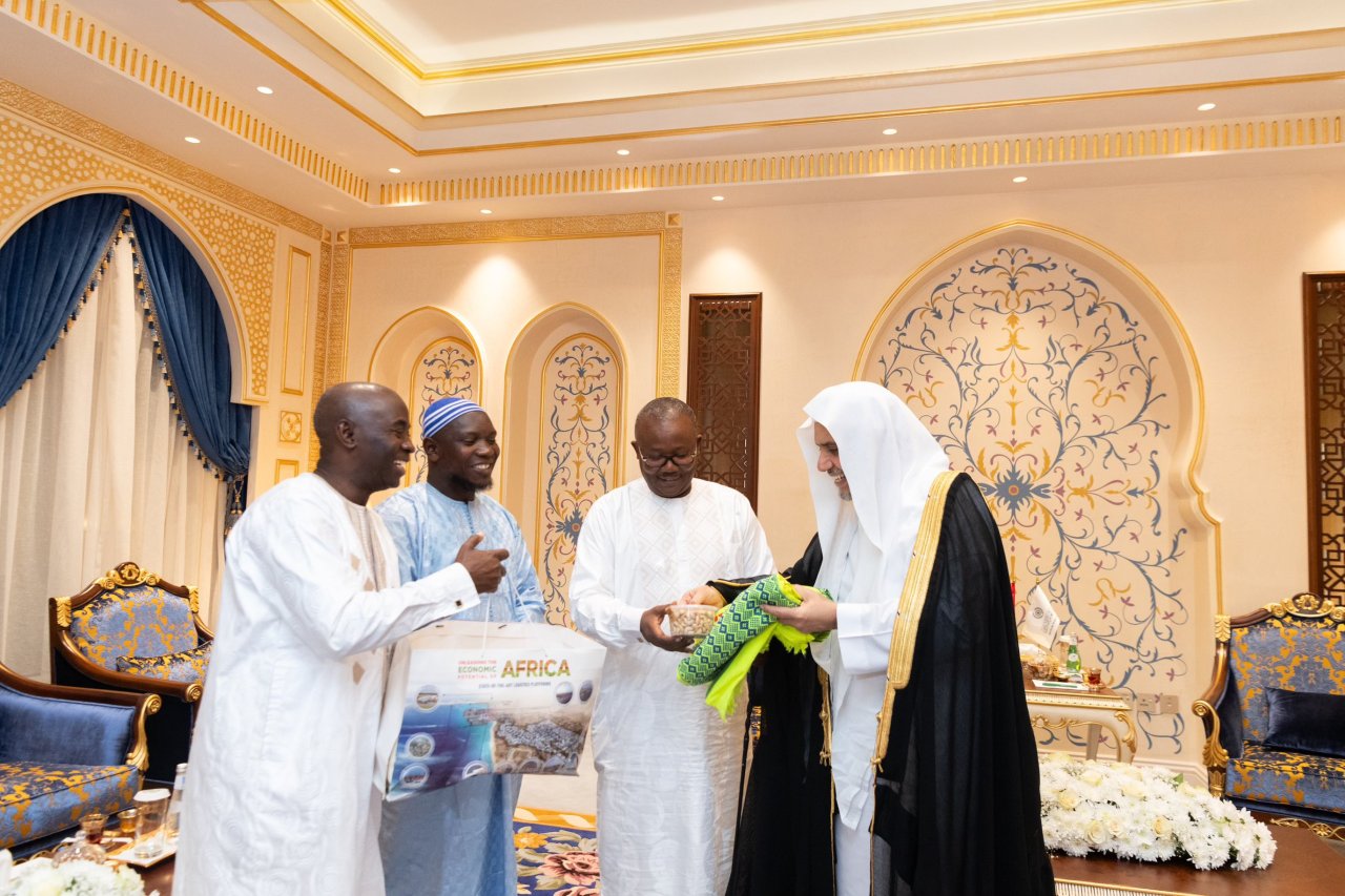 Nos alegró en la LigadelMundoIslamico la visita del Presidente de Guinea-Bissau, el Sr. Umaro Sissoco Embaló, quien fue recibido por el Secretario General y Presidente de la Comisión de Ulemas Musulmanes, el Sheij Mohammed Al-Issa.
