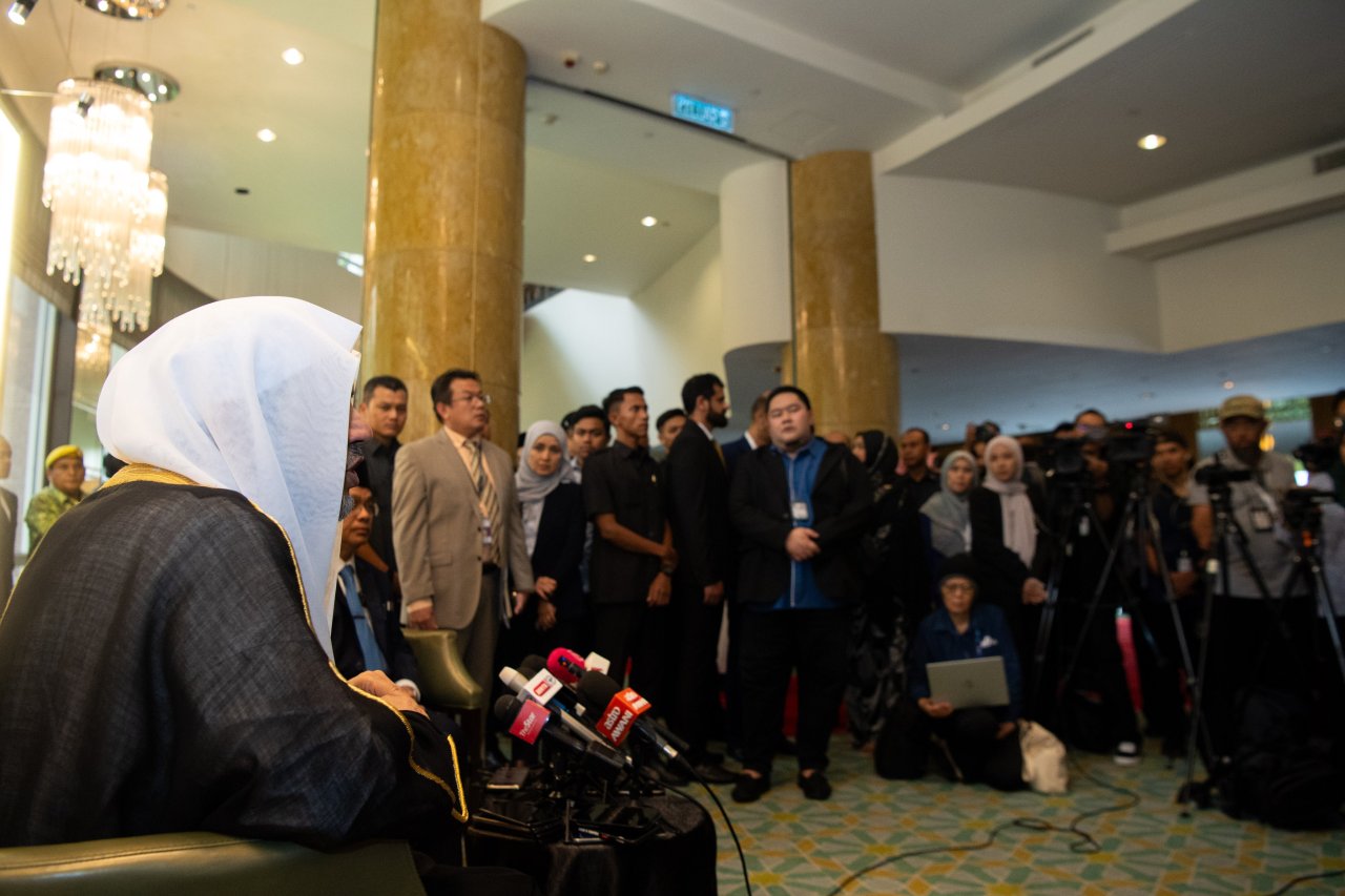 كما يسعى "مجلسُ علماء آسْيان" إلى تعزيز التواصُل بين الشعوب داخل دُوَلِ المنطقة، وبينها وبين العالَم الإسلامي، بالإضافة إلى إطلاق مبادراتٍ عمليةٍ لتعزيز الهُوية الإسلامية في إطار الوئام المجتمعي والمواطَنة الشاملة