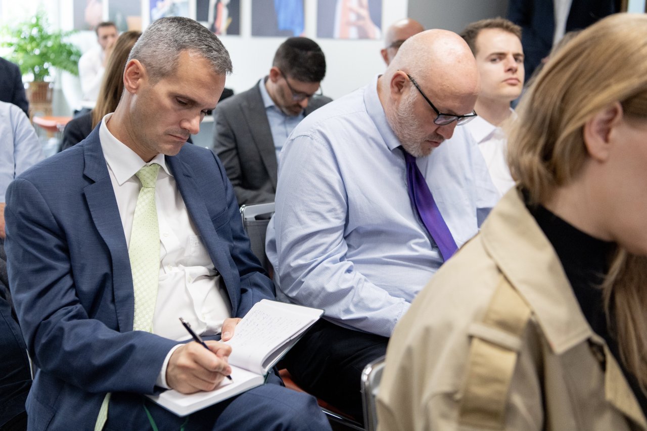 En un diálogo ampliado en dos sesiones distintas organizadas por el prestigioso centro de investigación "Policy Exchange", el Secretario General Sheij Mohammed Al-Issa