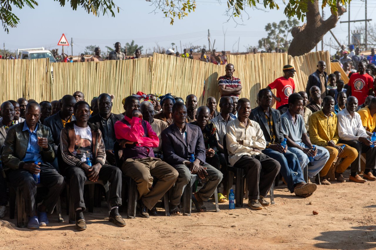 در قلب گرم آفریقا، «مالاوی»: سازمان همبستگی جهان اسلام یکی از بزرگترین پروژه‌های آبرسانی خود را افتتاح می‌کند و ارزش‌های والای اسلام در خدمت به بشریت بدون تبعیض را برجسته می‌سازد. پیامبر اکرم ﷺ می‌فرمایند: «در آب دادن به هر جگر تشنه‌ای اجر داری.»
