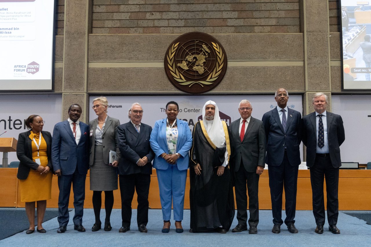 الأمين العام لرابطة العالم الإسلامي ضيفُ شرفٍ في "منتدى شباب إفريقيا".. وضيفًا على برلمان الشباب في كينيا