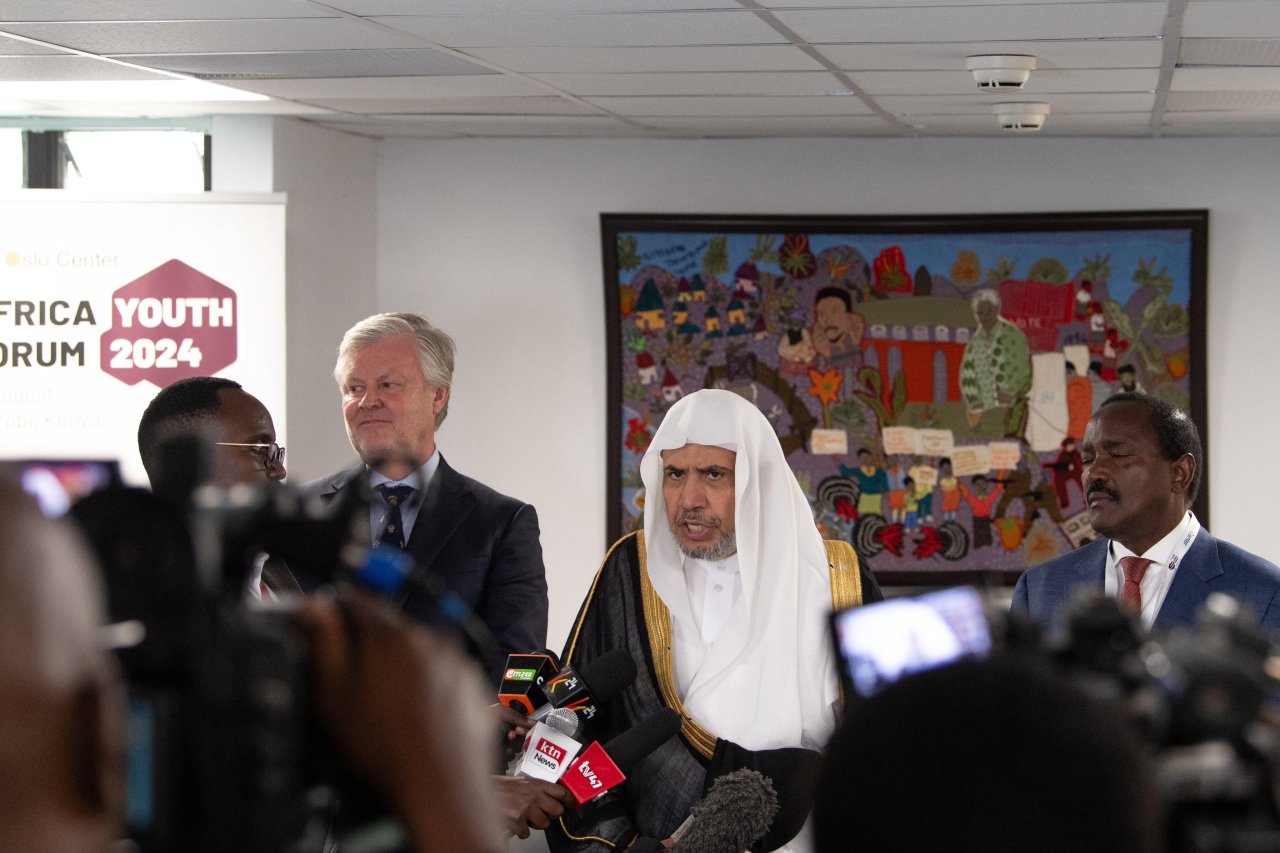الأمين العام لرابطة العالم الإسلامي ضيفُ شرفٍ في "منتدى شباب إفريقيا".. وضيفًا على برلمان الشباب في كينيا