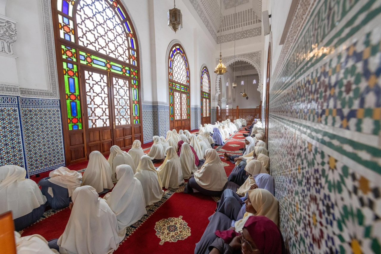 أمينُ عام رابطة العالم الإسلامي يستهلّ برنامجَ زيارته إلى تنزانيا بخطبة الجمعة في مدينة دار السلام