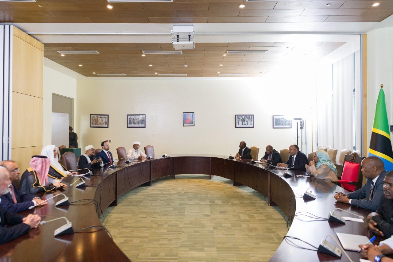 Ella elogió el papel internacional y humanitario de la Liga del Mundo Islámico en países con diversidad religiosa y étnica.