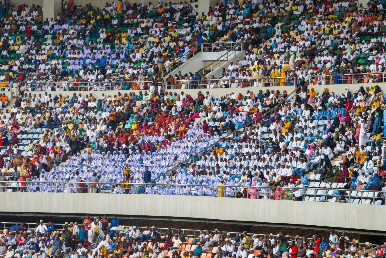 بزرگ‌ترین گردهمایی قرآنی در قاره آفریقا برای تجلیل از «دختران حافظ کتاب مقدس خداوند» برگزار شد. این رویداد تاریخی که به ابتکار ⁧سازمان همبستگی جهان اسلام⁩ و با حضور دبیرکل سازمان و رئیس انجمن علمای مسلمان، جناب آقای دکتر شیخ ⁧محمد العیسی