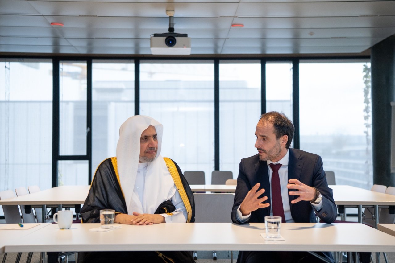 تلبيةً لدعوة من مراكز فكرٍ عالميّة ومنظمات دوليّة:  د.العيسى يحاضِر في المنتدى السويسري للسياسة الدولية ونادي44 للدراسات الفكرية