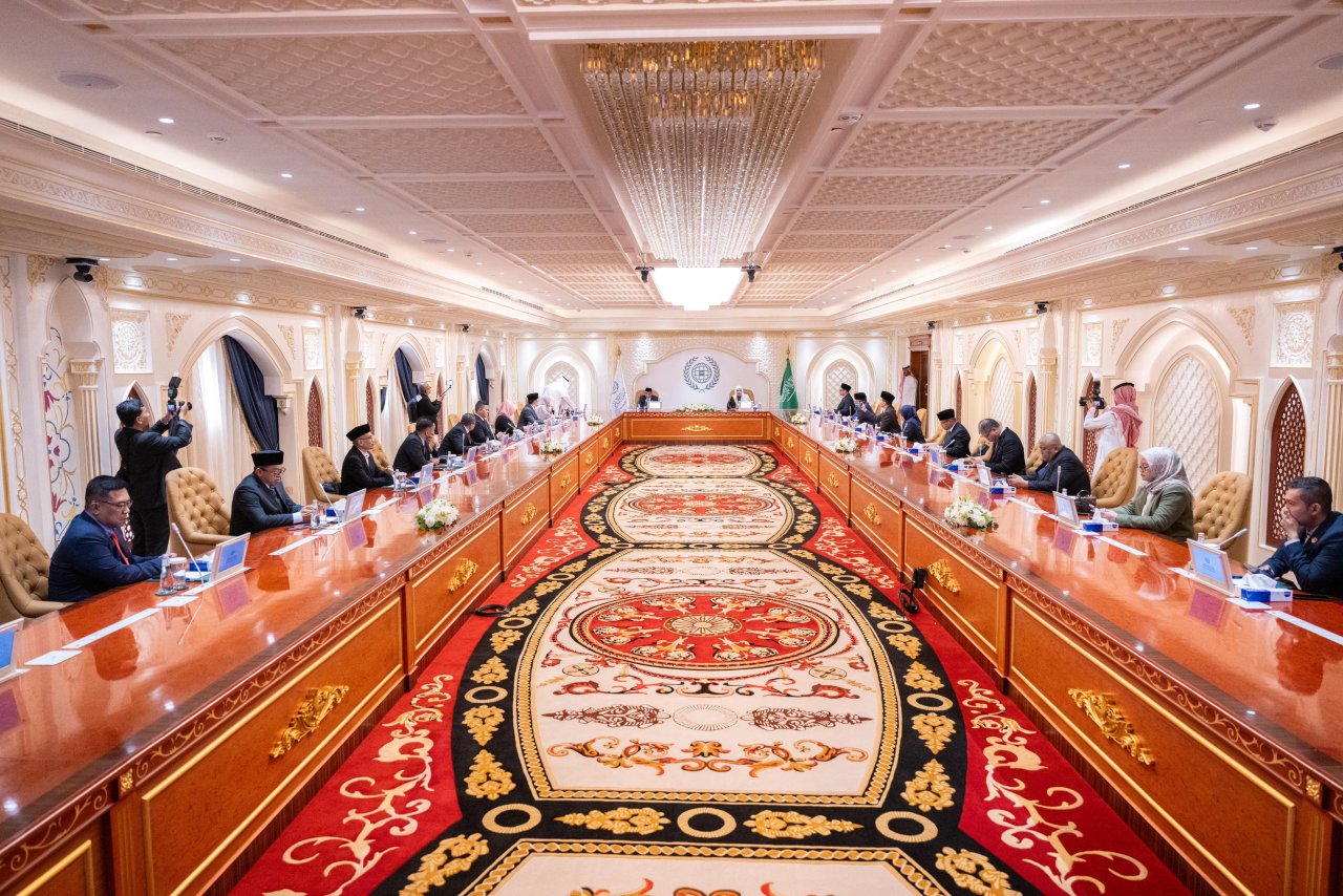 *رئيس مجلس الشورى الشعبي بجمهورية إندونيسيا يزور رابطة العالم الإسلامي ويلتقي أمينها العام*