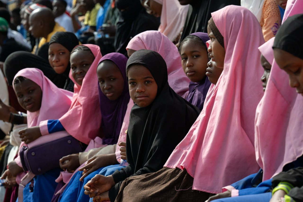 Cheikh Alissa a souligné l’importance de ces concours pour raviver l’esprit de compétition entre les mémorisateurs du Saint Coran et renforcer leur rôle au sein de la société