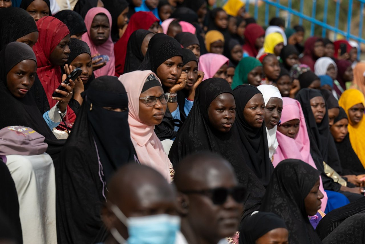 تتوزع المسابقة إلى خمسة فروع هي: حفظ القرآن كاملاً، وحفظ 20 جزءًا، و 15 جزءًا، و 10 أجزاء، و 5 أجزاء، وتتضمن عدداً من البرامج المصاحِبة لها مثل: دورة مهارات تعليم إقراء القرآن، ودورة تأهيل الأئمة والمعلمين، ودورة تصحيح التلاوة، وغيرها.