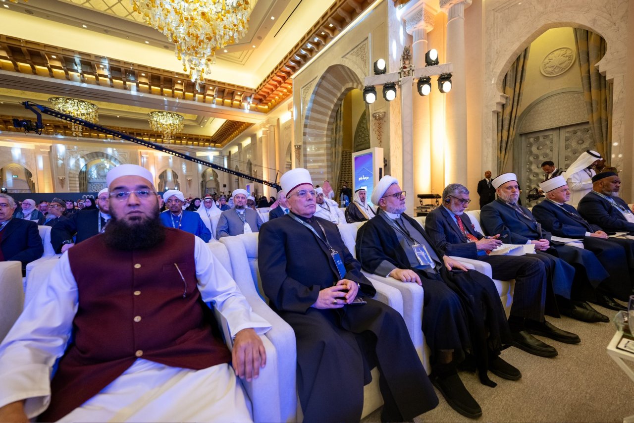 معالي الأمين العام، رئيس هيئة علماء المسلمين، فضيلة الشيخ، د.⁧‫محمد العيسى‬⁩‬⁩ في الجلسة الافتتاحية لمؤتمر بناء الجسور بين المذاهب‬⁩ الإسلامية