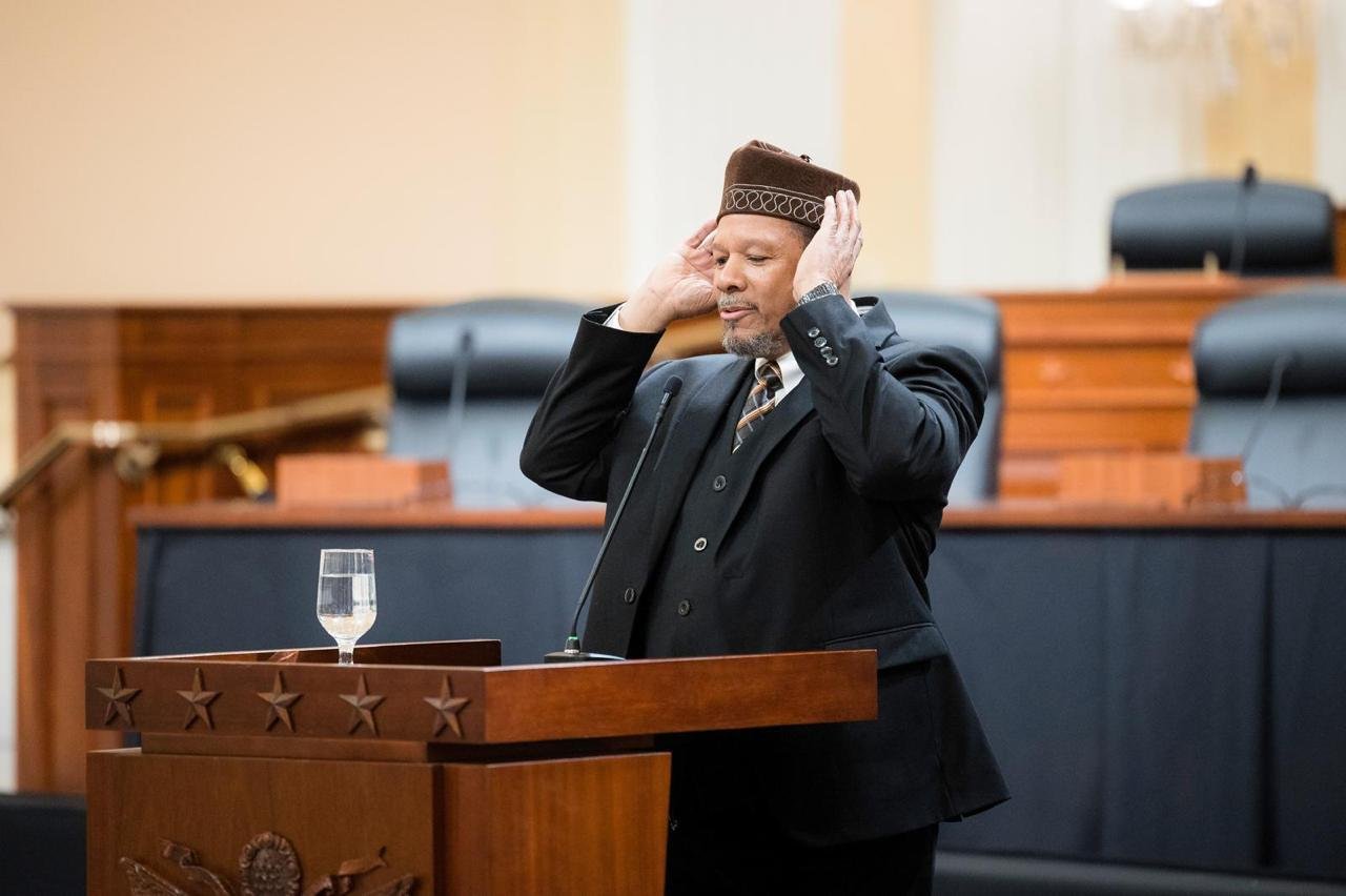 Liga Muslim Dunia mengumpulkan perwakilan agama dan pembuat kebijakan, dalam acara buka puasa bersama di bulan Ramadhan yang pertama dari jenisnya di Kongres AS