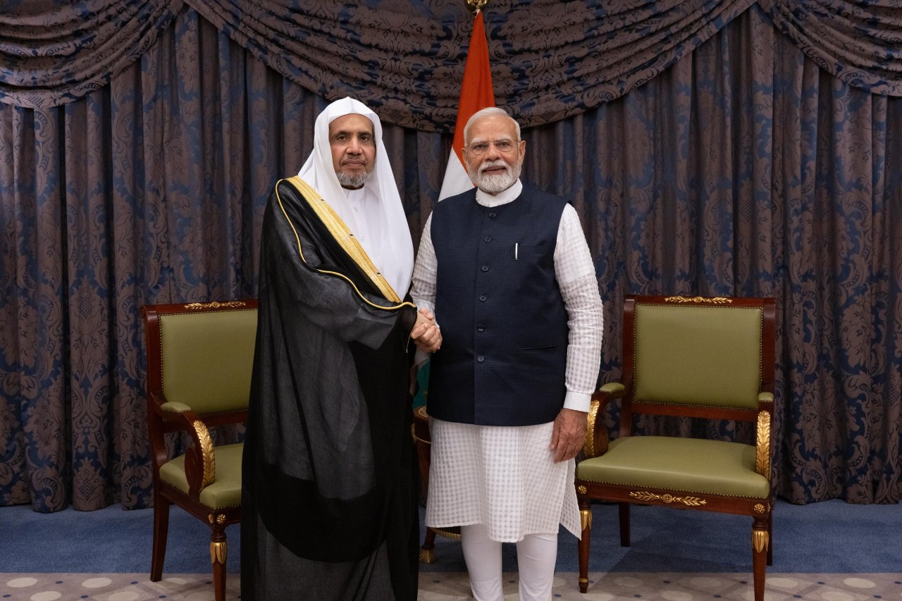 Yang Mulia Sekretaris Jenderal LMD, Ketua Organisasi Ulama Muslim, Syekh Dr. Mohammed Alissa, bertemu dengan Yang Mulia Perdana Menteri Republik India, Tuan Narendra Modi, di Jeddah.
