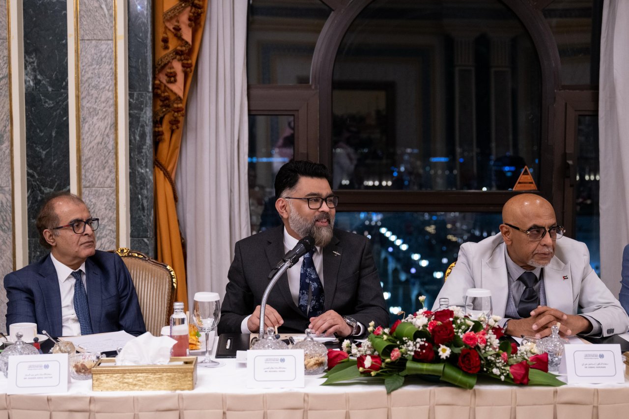 القيادات الإسلامية البريطانية تلتقي الأمين العام لرابطة العالم الإسلامي في المدينة المنورة