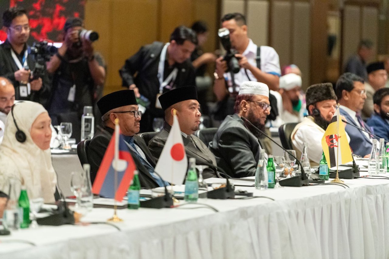 برعاية دولة رئيس الوزراء الماليزي الأمين العام لرابطة العالم الإسلامي يدشن مجلس علماء آسْيان
