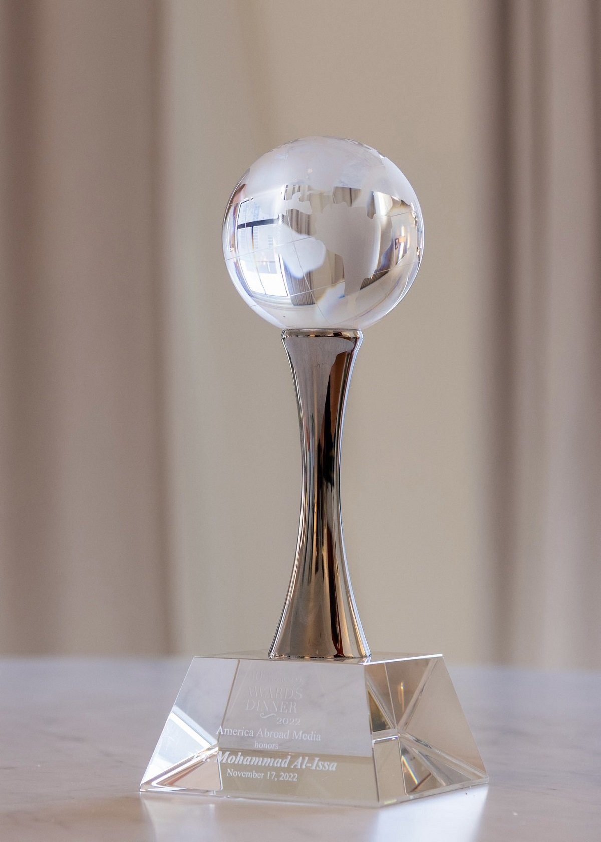 معالي الشيخ د. محمد العيسى ينال الجائزة الأولى لوسائل الإعلام الأمريكية للكُتّاب العالميين، عن مقالته حول صورة المسلمين في صناعة "الأفلام الغربية"