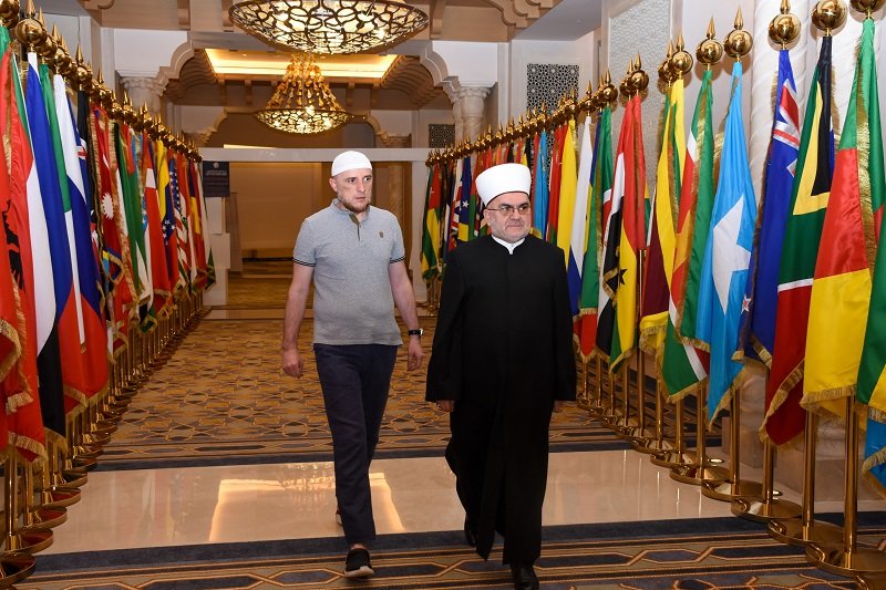 أصحاب السماحة والفضيلة والمعالي لحضور اجتماع المجلس الأعلى لرابطة العالم الإسلامي