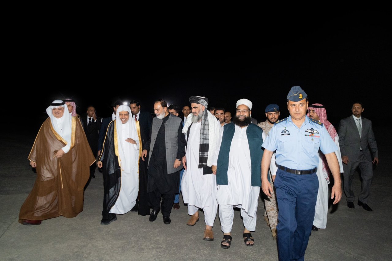 معالي الشيخ د. محمد العيسى، يصل إلى باكستان في جولة تشمل عدداً من المدن والقرى يقف خلالها على أوضاع المتضررين من الفيضانات