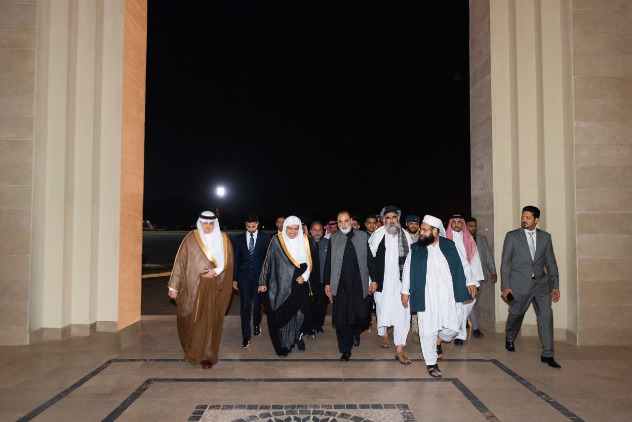 معالي الشيخ د. محمد العيسى، يصل إلى باكستان في جولة تشمل عدداً من المدن والقرى يقف خلالها على أوضاع المتضررين من الفيضانات