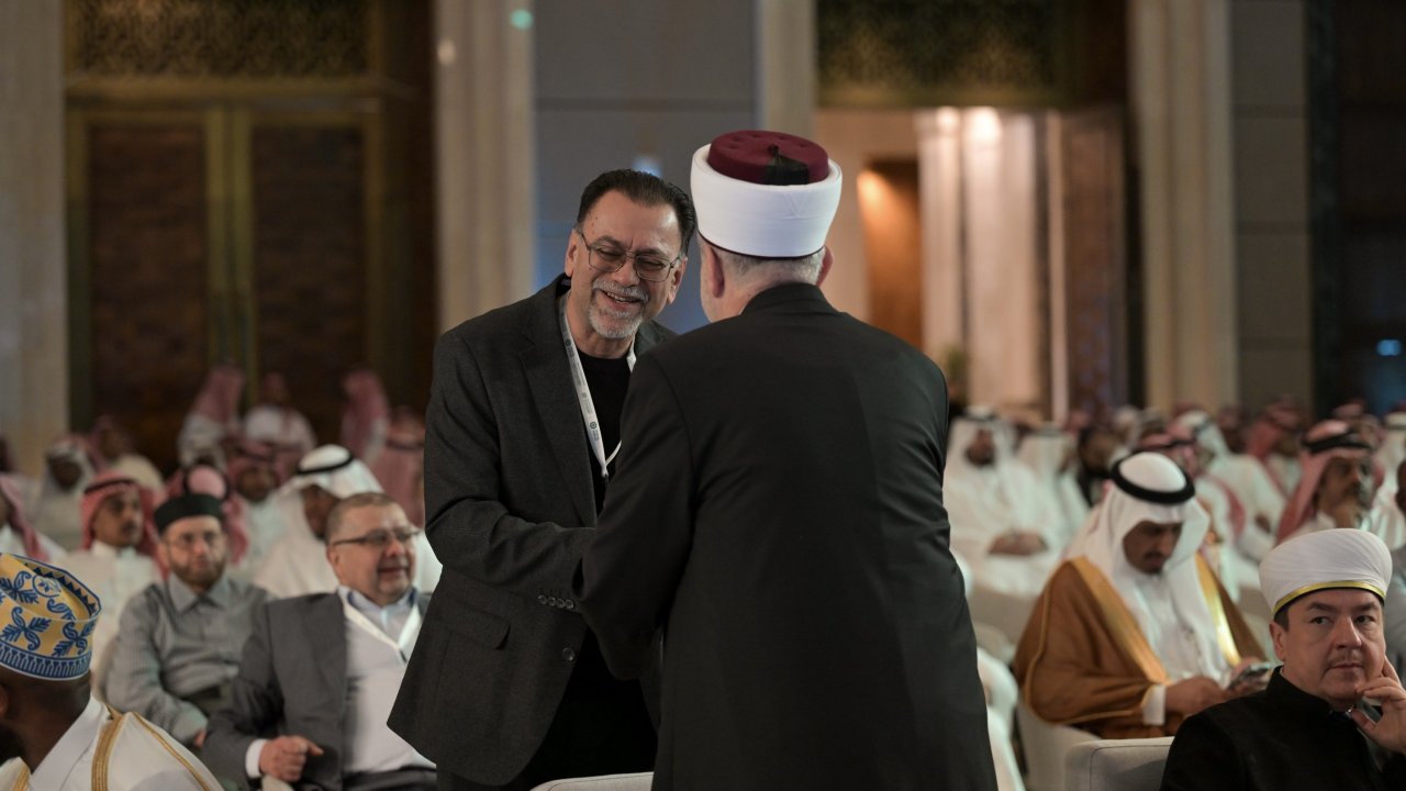 ‏خدمةً للأمة الإسلامية في مجمل شؤونها الدينية من خلال مُنجَزٍ رقمي يستند على مظلة شرعية دولية جامعة، واعتمادٍ فقهي لفكرته من المجمع الفقهي الإسلامي: ‏المنصةُ الرقميةُ "منهاج"، من مكة إلى العالم.