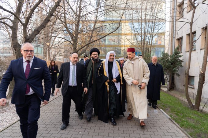 MWL We can only achieve peace by working together