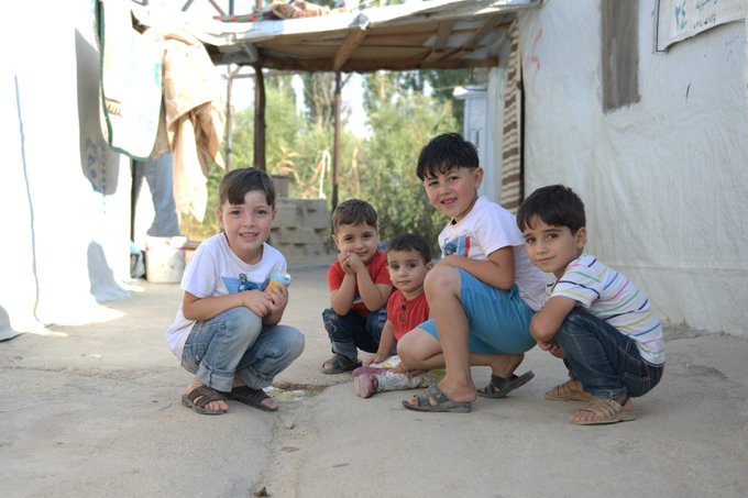 میثاق مکہ میں  بچوں کی صحت، تعلیم اور فلاح وبہبود کی ذمہ داری حکومت پر عائد کی  گئی ہے۔ رابطہ عالم اسلامی دنیا بھر میں 50.000  یتیم بچوں کی امداد  میں مصروف ہے۔