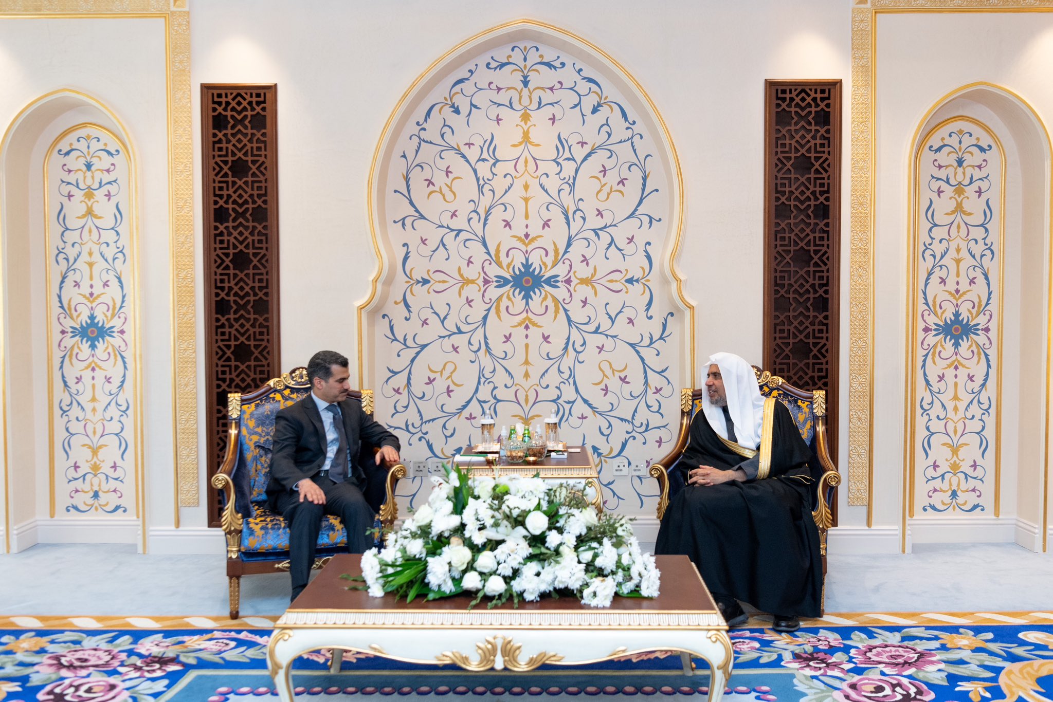 جناب شیخ د.محمد العيسى در دفتر خود در مکه المکرمه با نماینده دائم جمهوری عراق در سازمان همکاری اسلامی، سرکنسول در عربستان، استاد محمد النقشبندی دیدار کرد.